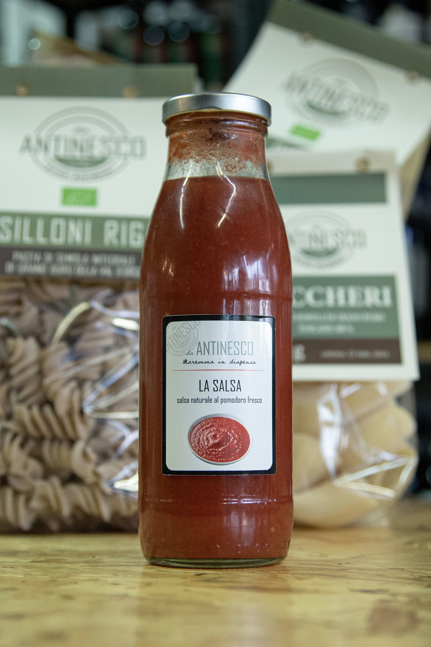 Passata di pomodoro 100% Toscano, interamente prodotto in Maremma. INGREDIENTI: Passata di pomodoro, per la produzione di 100gr di prodotto, sono stati usati 100 gr di Pomodori Passata.